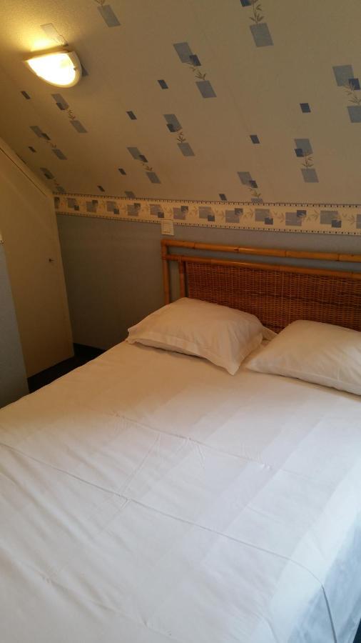 Le Grillon Hotel Pontorson Exterior photo