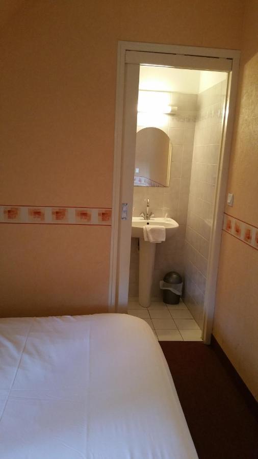 Le Grillon Hotel Pontorson Exterior photo