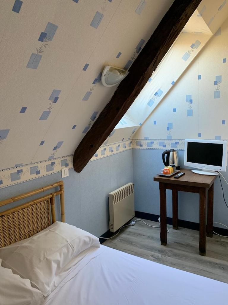 Le Grillon Hotel Pontorson Exterior photo
